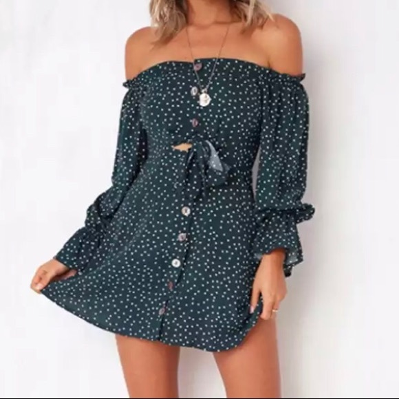 ❌SOLD❌Off Shoulder Green Dress - Picture 5 of 9